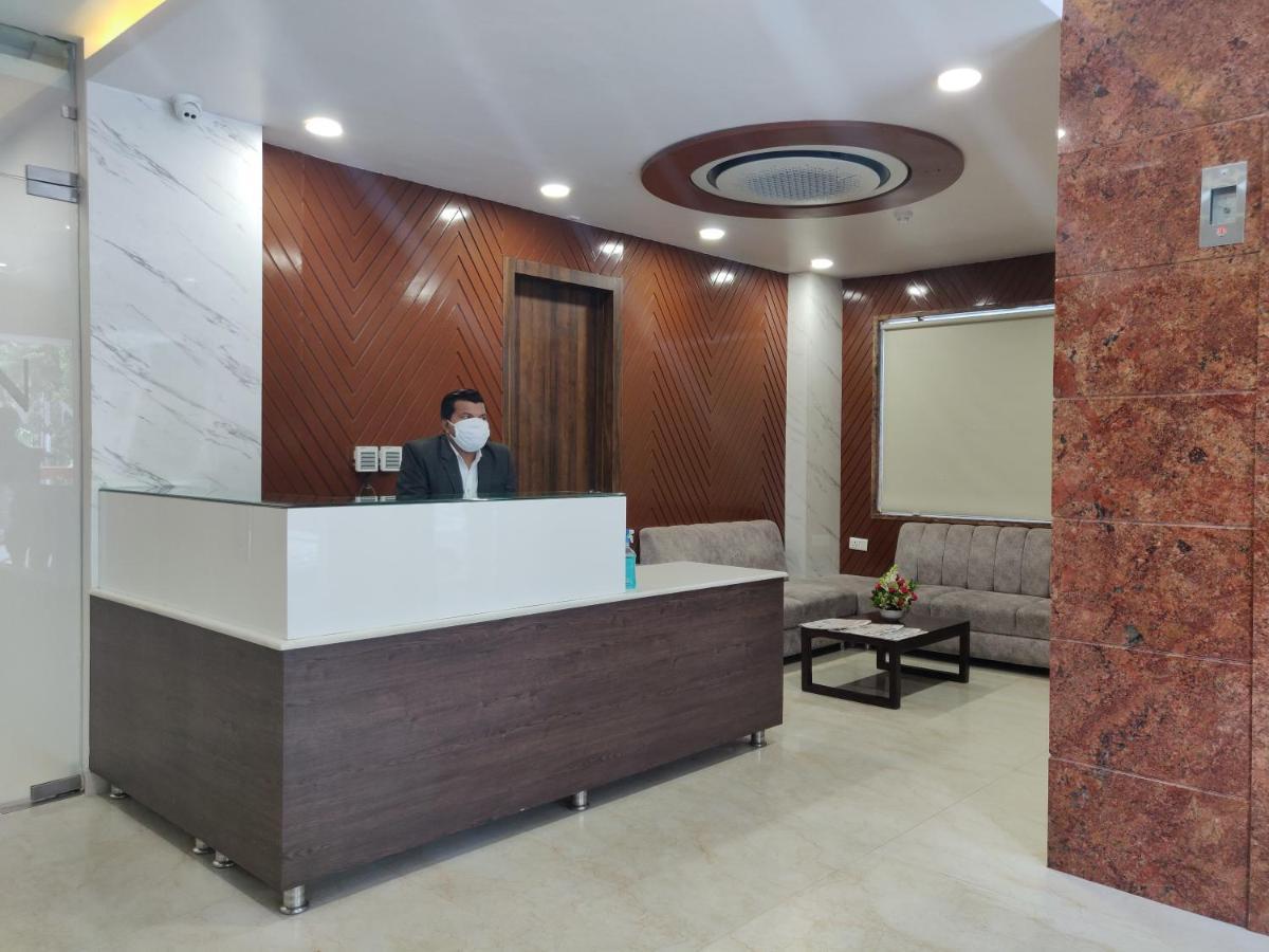 Hotel Sarvin Lucknow Exteriör bild