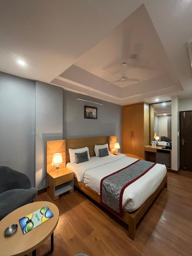 Hotel Sarvin Lucknow Exteriör bild