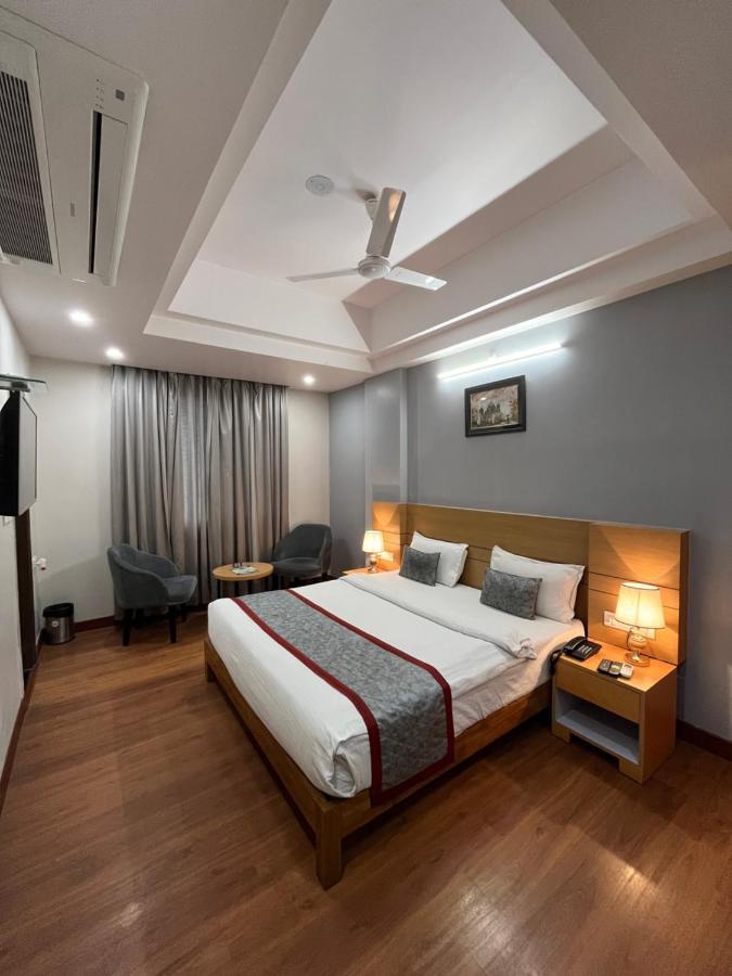 Hotel Sarvin Lucknow Exteriör bild